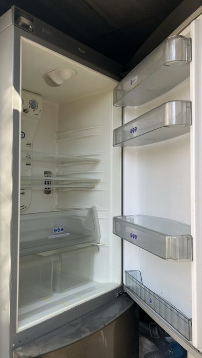 Холодильник в рабочем состояний