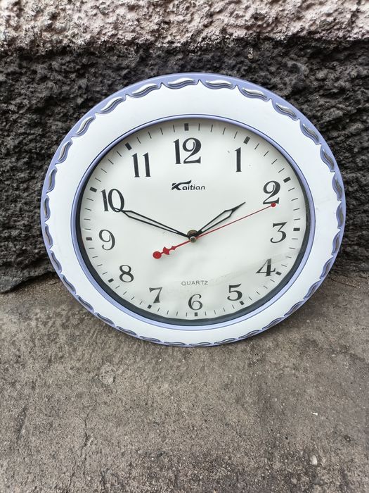 Продаю часы настенные.