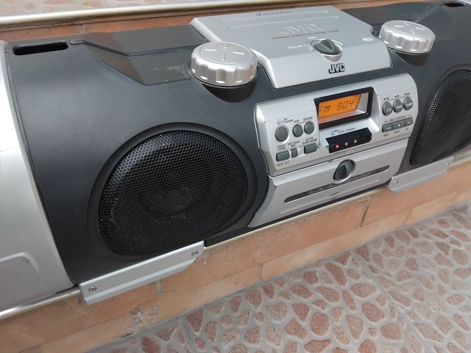 Радио Касетофон JVC rv-b99 Бомбастер Супер мощна Уредба Тунер Диск AUX