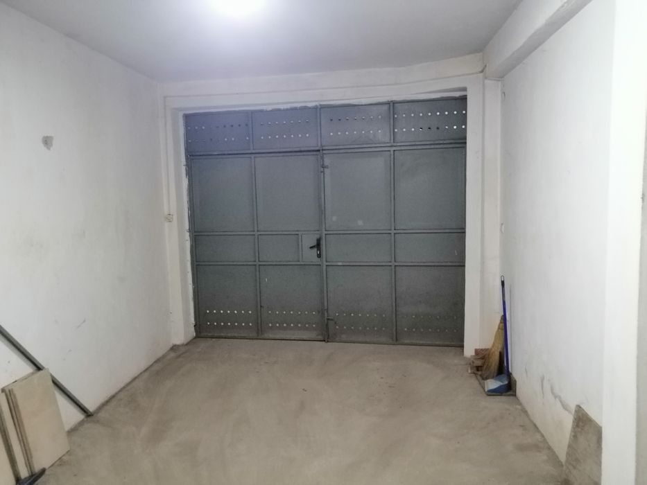 Дава се под наем Гараж / Паркомясто в Търговище, Център - 20 кв.м за 102 € - Снимка #2