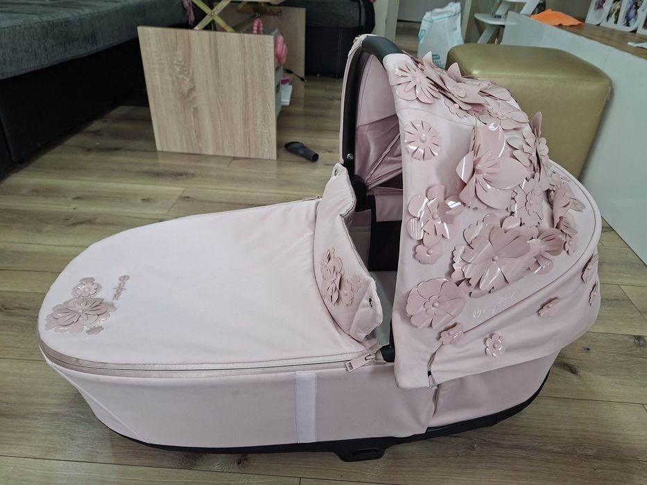 Кош за новородено Cybex Priam 4 /e-PRIAM Lux SIMPLY FLOWERS