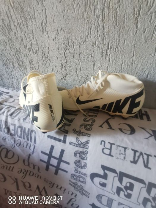 Ghete de fotbal Nike mercurial.