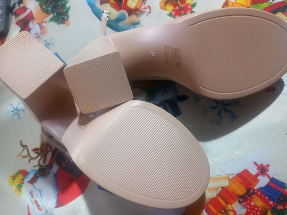 Нови дамски обувки