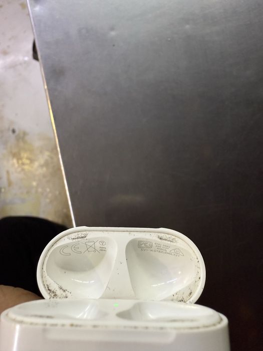 Airpods  кэйс оригинал каропка все есть