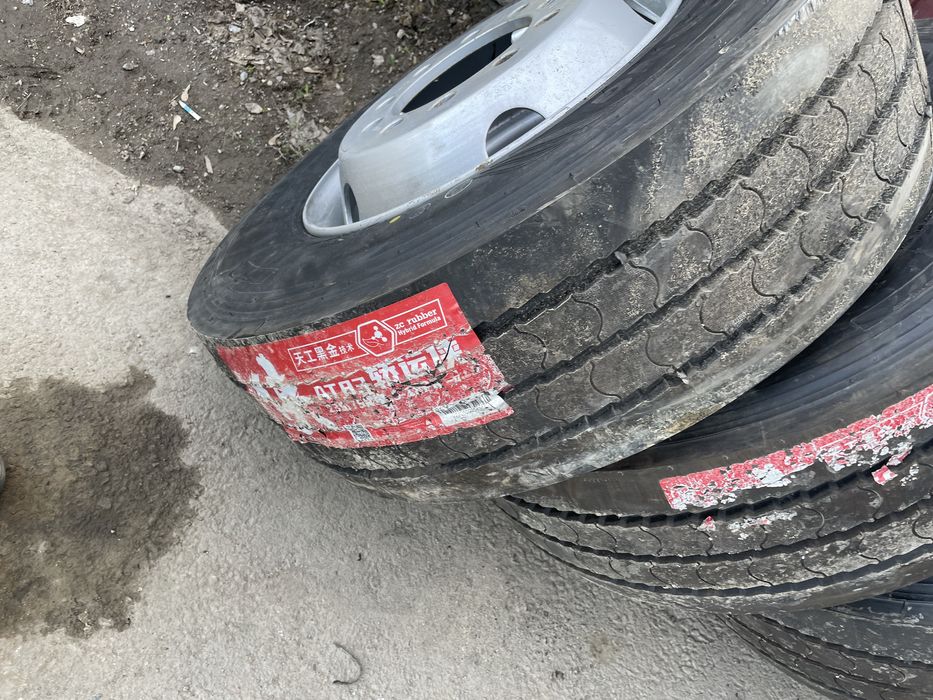 Продам шины с дисками на трал автовоз