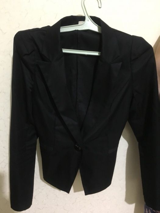 Продам пиджак школьный