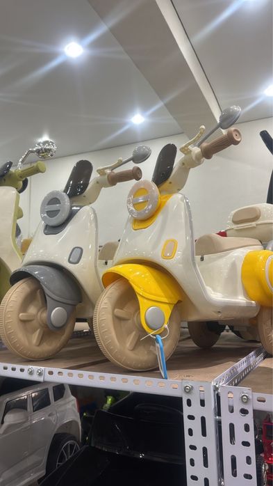 Электромобил. Детский машина, каталка, толокар