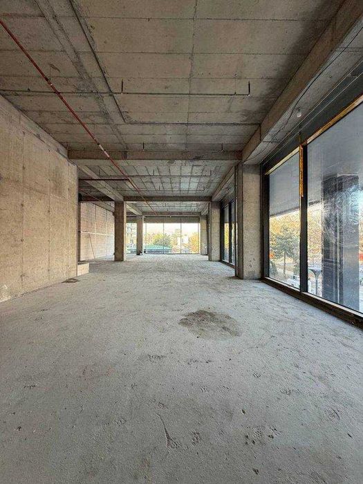 Первая линия 560 м2 в Piramit Mall ул Бобура 1-нотариальня Аэропорт