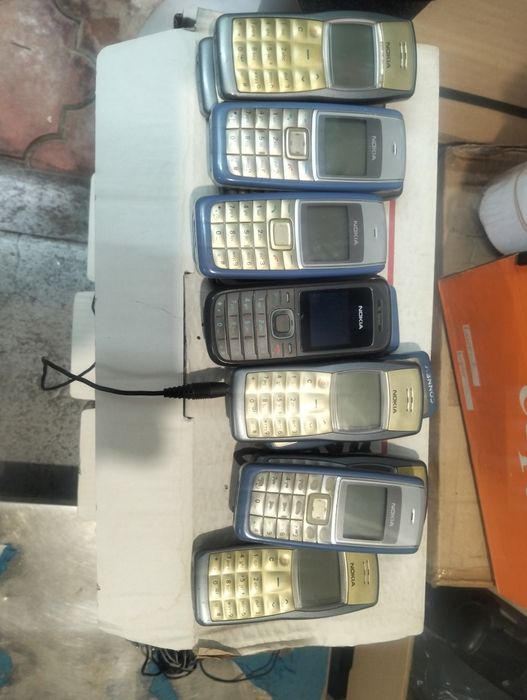 Vând 15 telefoane Nokia 1100