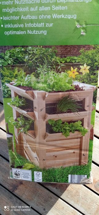 Повдигната дървена леха кашпа