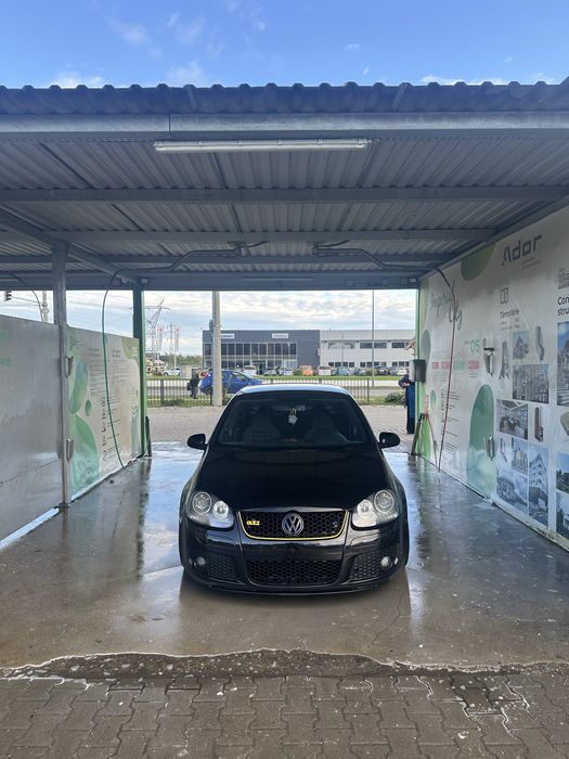Vând Golf 5 GTI.