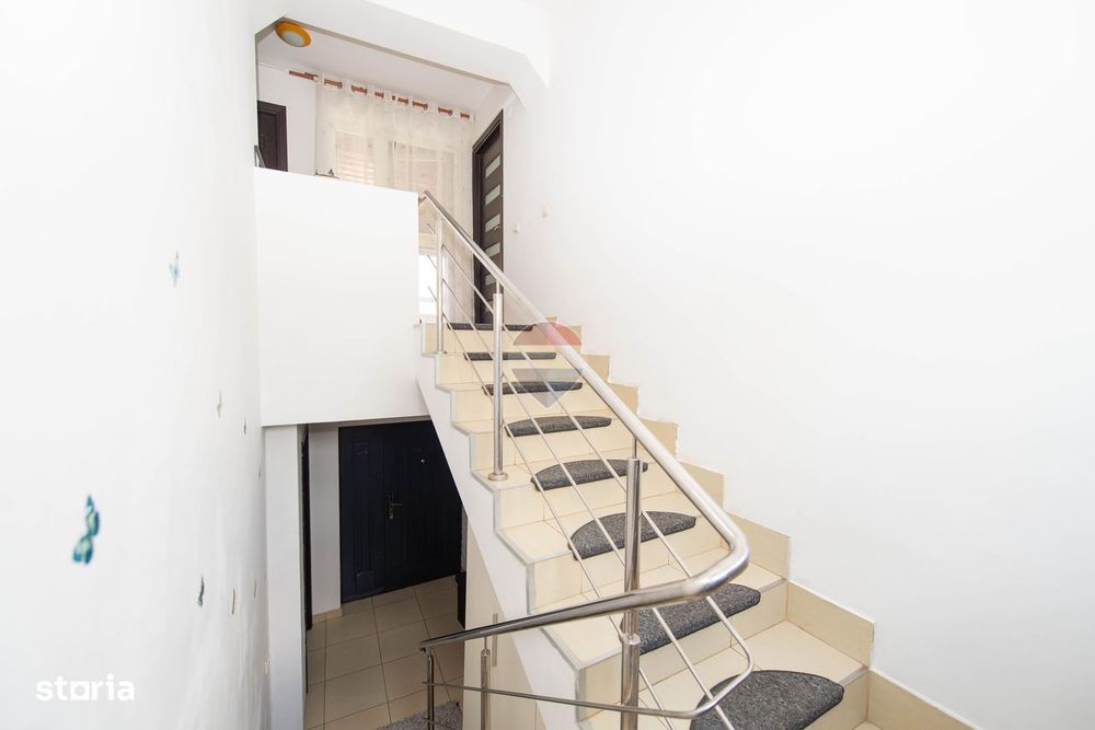 Casa / Vila individuala de vanzare P+M 7 camere Berceni