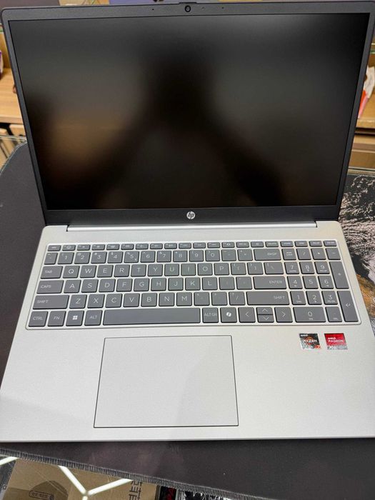 HP Laptop 15, Amd Ryzen 7 5825U, 8/512GB SDRAM SSD, 15.6" FHD LED