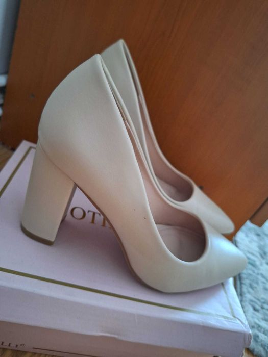 Vand pantofi dama cu toc
