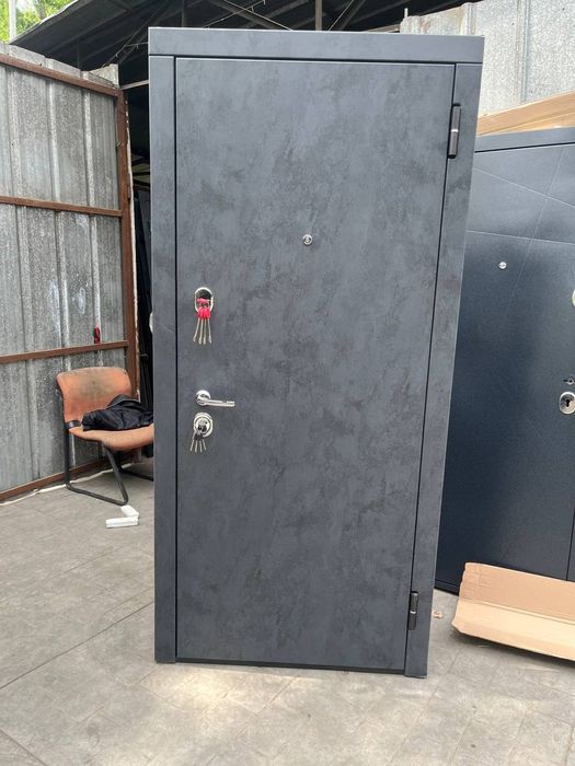 Металлическая дверь Ferroni  ( Россия) новая