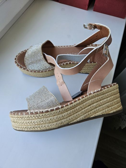 Продам босоножки new look