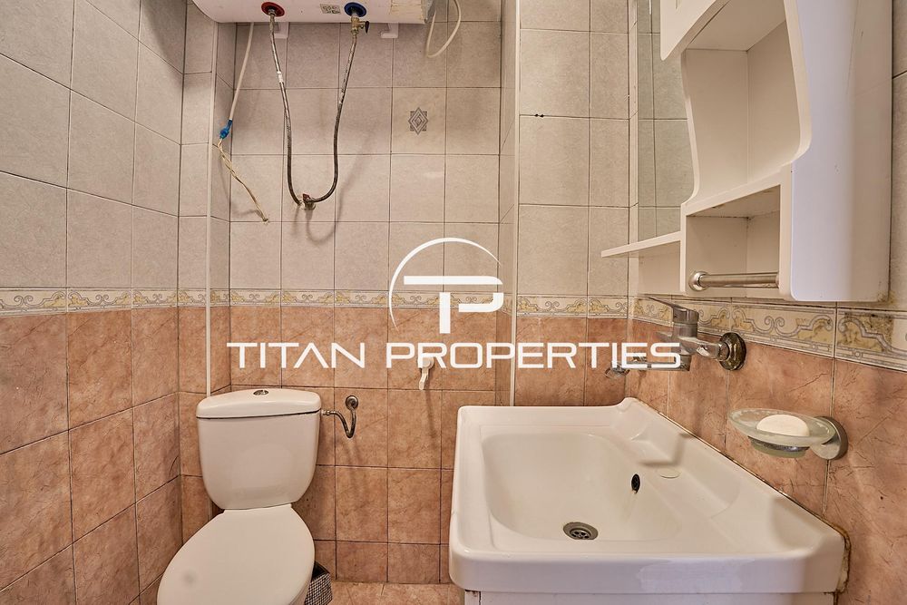 Тристаен апартамент под наем в Център