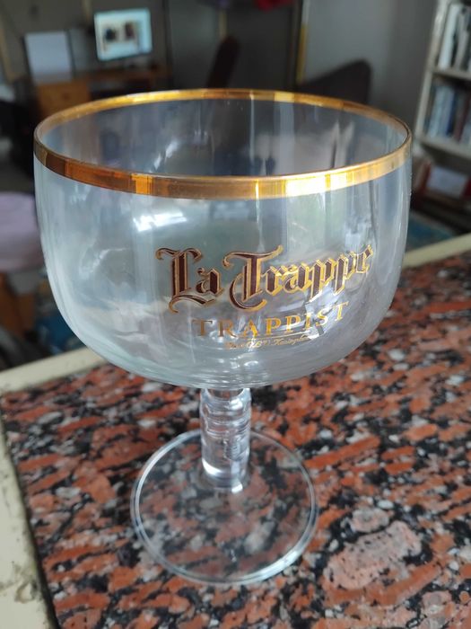 колекционерска чаша за бира от марката La Trappe
