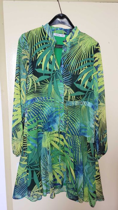 Флорална рокля в размер С-М, в перфектно състояние.