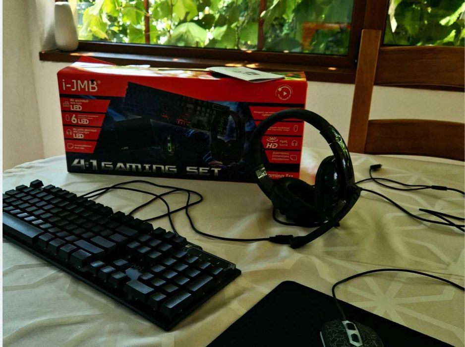 Set Gaming 4 în 1 i-JMB - Mouse, Mousepad + Căşti.