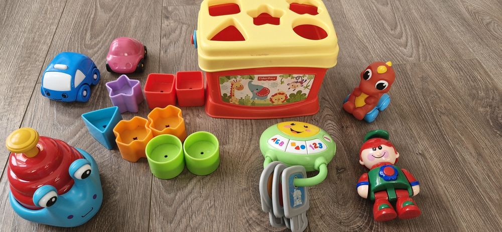 Бебешки играчки Fisher Price.