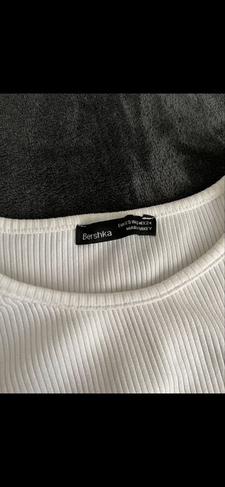 Bershka crop top с дълъг ръкав
