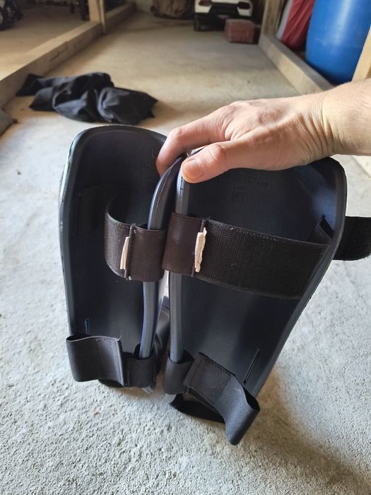 Mănuși de box și tibiere