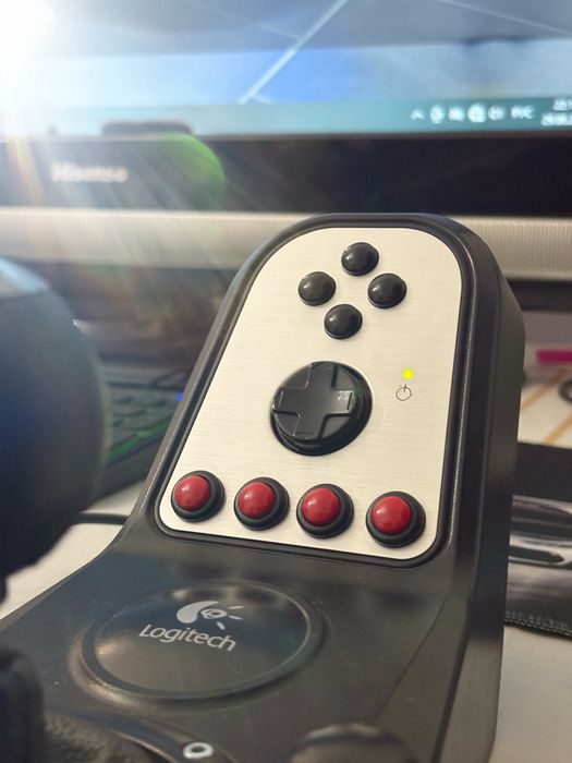 Игровой руль Logitech G27