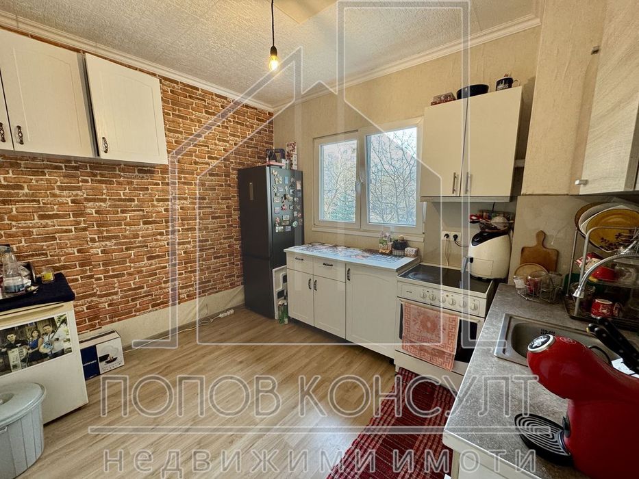 Продава се Четиристаен апартамент в Пловдив, Кючук Париж - 94 кв.м за 857 €/кв.м - Снимка #2