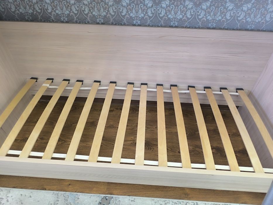 Детская двухъярусная кровать