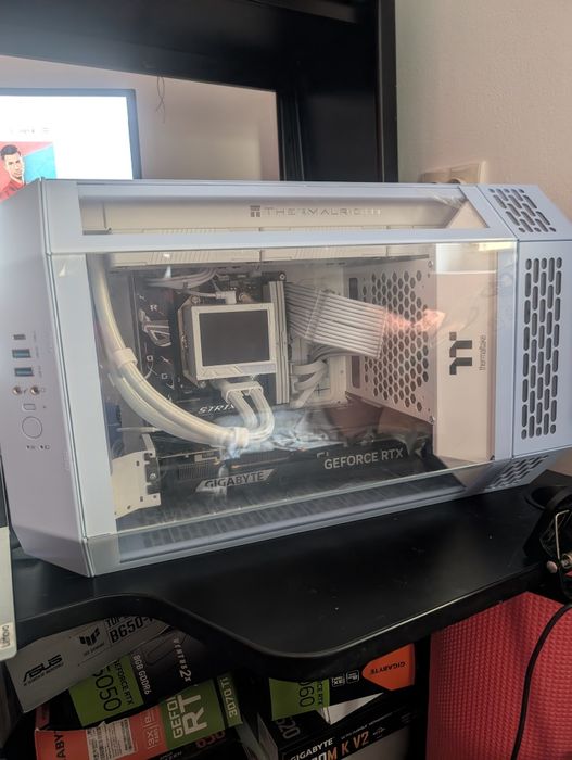 Okazie ‼️ Carcasa Thermaltake 250 plus baza B850i asus strix !