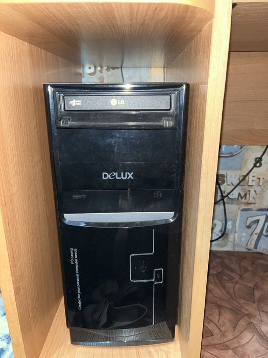 Компьтер вместе со столом.РАБОЧИЙ КОМПЬТЕР!!!