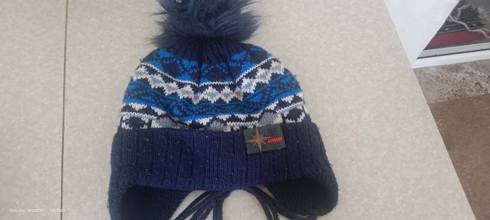 Шапки детские лет 2-3 лет