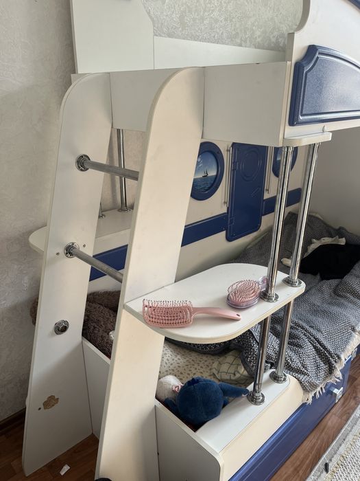 двухъярусная кровать