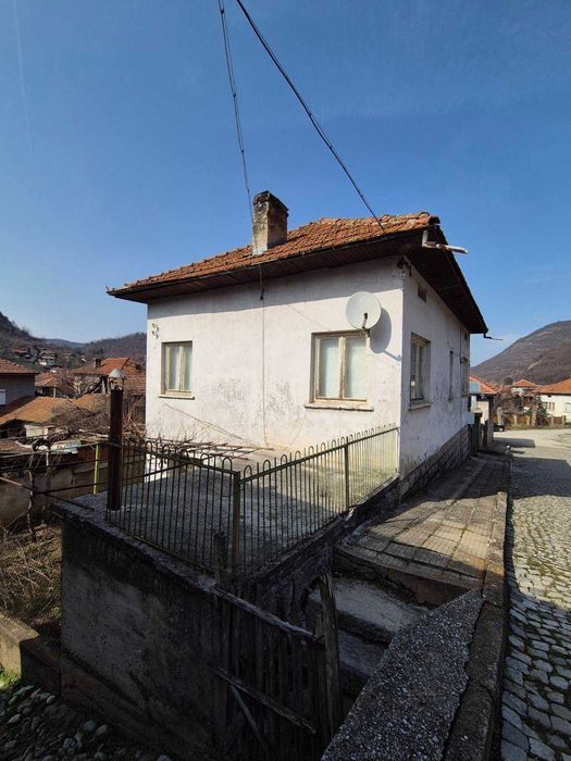 Къща в Тетевенски Балкан / с.Гложене/ !