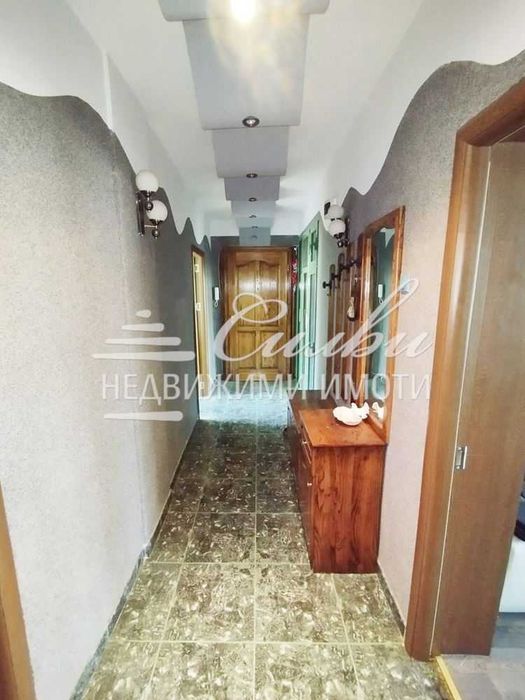 Продава се Тристаен апартамент в Шумен, Пазара - 90 кв.м за 2112 €/кв.м - Снимка #8
