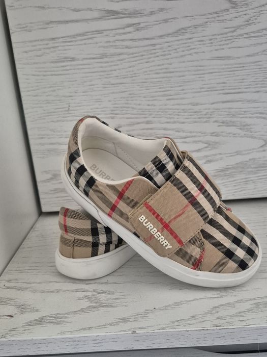 Обувки  Burberry размер 31, отлично състояние