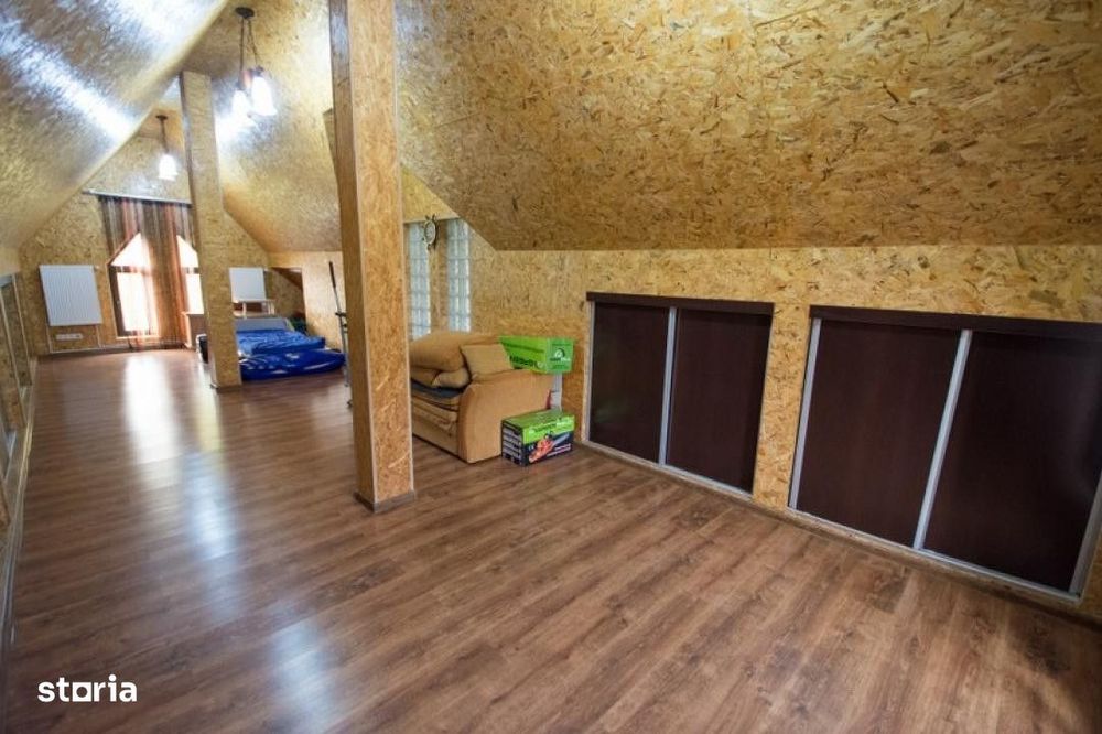 Vila 4 camere  cu piscina in Bucov.