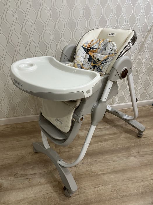 Стульчик для клрмления в отличном состоянии