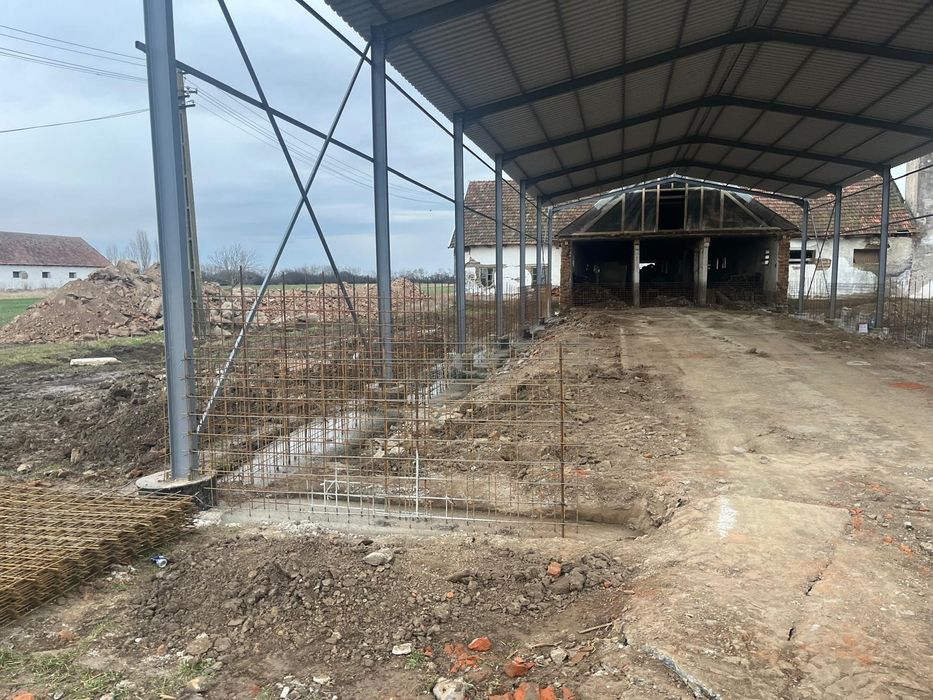 Vand hale metalice pentru comenzi