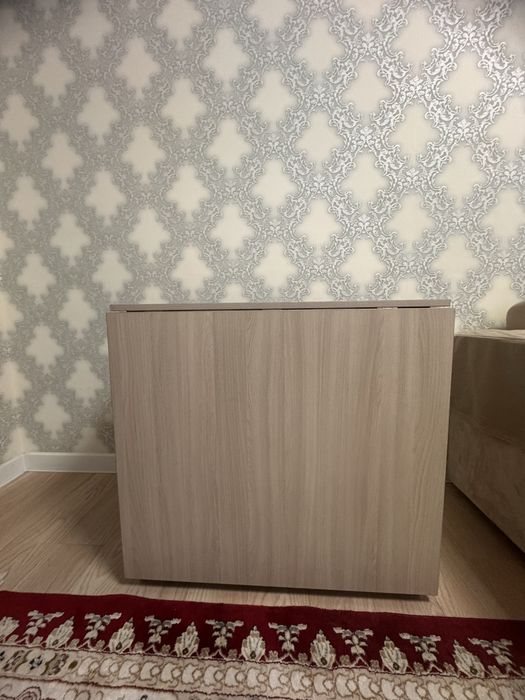 Продаю стол книжку