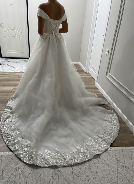 Шикарное свадебное платье