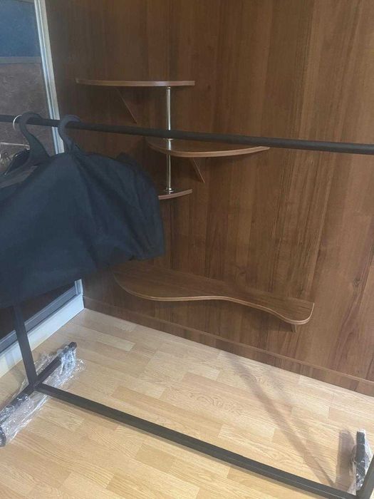Продам вешалку напольную