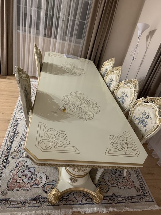 Продаю стол для гостинной