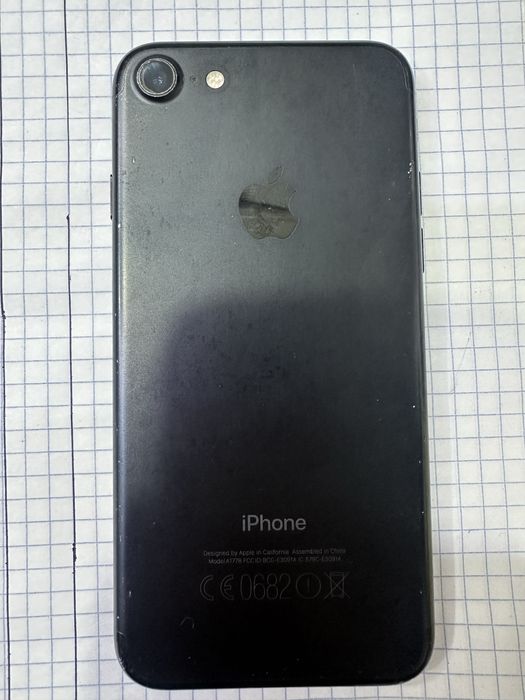 Продам Iphone 7