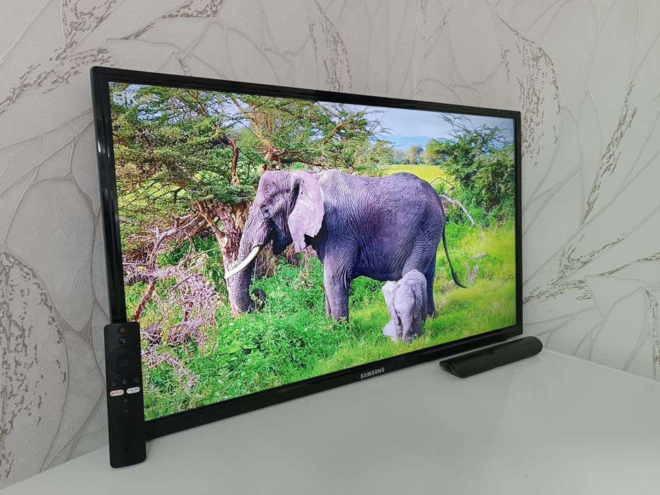 Телевизор + Смарт Mi Stick Xiaomi.