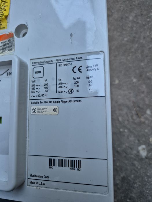 Întrerupător cu declanșator tip USOL, heblu. 600 amps, 3 faze, maneta