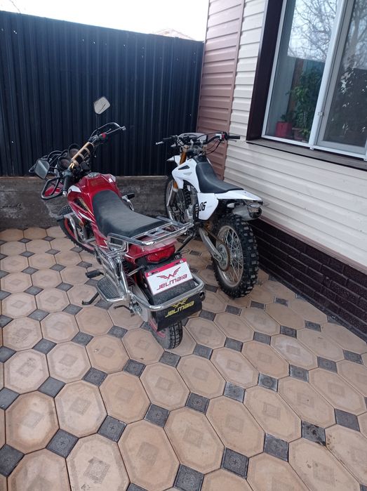 Мотоциклы  06 и желмая с8