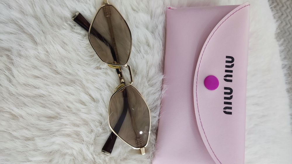 Miu Miu Супер актуални слънчеви очила