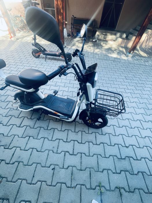 Vand sau schimb cu iphone, scuter electric!